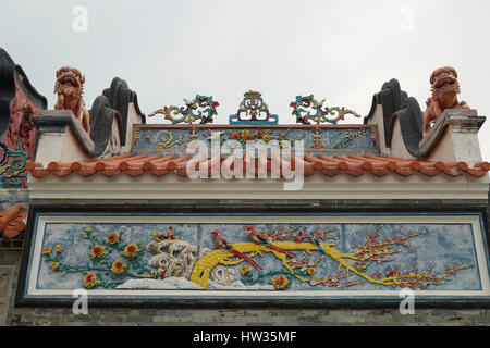 Facciata ornata sul pak Tai tempio, cheung chau isola, hong kong. Foto Stock