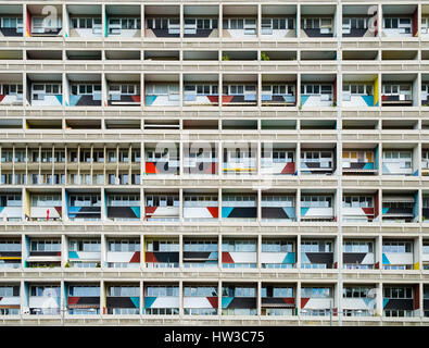 Vista esterna del modernismo Corbusierhaus appartamento edificio costruito come Unite d'abitazione a Berlino Germania Foto Stock