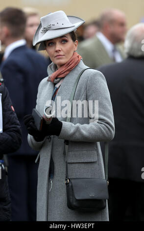 Victoria Pendleton durante il giovedì di San Patrizio del Cheltenham Festival 2017 all'ippodromo di Cheltenham. PREMERE ASSOCIAZIONE foto. Data immagine: Giovedì 16 marzo 2017. Guarda la storia della PA DI CHELTENHAM. Il credito fotografico dovrebbe essere: David Davies/PA Wire. Foto Stock