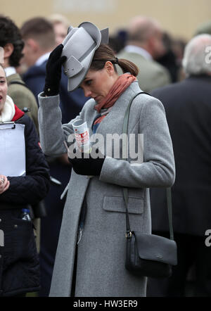 Victoria Pendleton durante il giovedì di San Patrizio del Cheltenham Festival 2017 all'ippodromo di Cheltenham. PREMERE ASSOCIAZIONE foto. Data immagine: Giovedì 16 marzo 2017. Guarda la storia della PA DI CHELTENHAM. Il credito fotografico dovrebbe essere: David Davies/PA Wire. Foto Stock