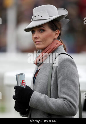 Victoria Pendleton durante di St Patrick giovedì del 2017 Cheltenham Festival a Cheltenham Racecourse. Foto Stock