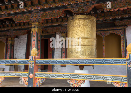 Il Bhutan, Paro, capitale del distretto di Paro aka Dzongkhag. Antica torre di avvistamento, Ta Dzong, sede del Museo Nazionale del Bhutan. Foto Stock