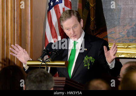 Washington, Stati Uniti d'America. 16 Mar, 2017. Il Primo Ministro irlandese Enda Kenny parla durante gli amici dell'Irlanda pranzo presso il Campidoglio degli Stati Uniti il 16 marzo 2017 a Washington, DC. Credito: MediaPunch Inc/Alamy Live News Foto Stock