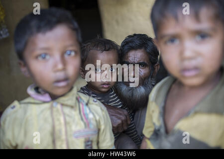 6 marzo 2017 - Cox's Bazar, Chittagong, Bangladesh - Rohingya i bambini che soffrono di malnutrizione a Kutupalong Refugee Camp, Cox's Bazar, Bangladesh. (Credito Immagine: © Probal Rashid via ZUMA filo) Foto Stock