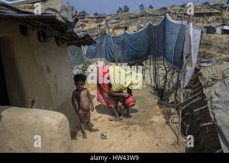 6 marzo 2017 - Cox's Bazar, Chittagong, Bangladesh - Rohingya i bambini che soffrono di malnutrizione a Kutupalong Refugee Camp, Cox's Bazar, Bangladesh. (Credito Immagine: © Probal Rashid via ZUMA filo) Foto Stock