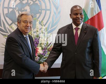 Nazioni Unite, New York, Stati Uniti d'America. 16 marzo 2017. Segretario generale Antonio Guterres incontra con Faustin Touadera Archange, Presidente della Repubblica Centrafricana oggi presso la sede delle Nazioni Unite a New York. Foto: Luiz Rampelotto/EuropaNewswire | Utilizzo di tutto il mondo Foto Stock