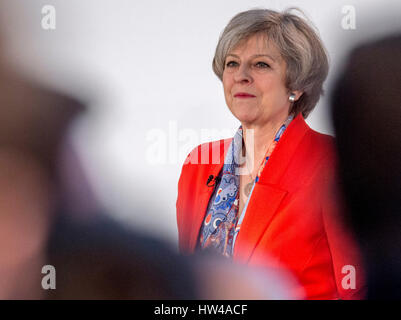 Londra, Regno Unito. Xvii Mar, 2017. Il Primo Ministro inglese Theresa Maggio assiste il Partito Conservatore la conferenza di primavera a Cardiff, nel Galles, Gran Bretagna il 17 marzo 2017. Nicola lo storione il Partito nazionale scozzese (SNP) erano venerdì accusato dal Primo ministro britannico Theresa Maggio di utilizzando Brexit come un pretesto per ingegnerizzare un secondo referendum di indipendenza per la Scozia. Credito: Xinhua/Alamy Live News Foto Stock