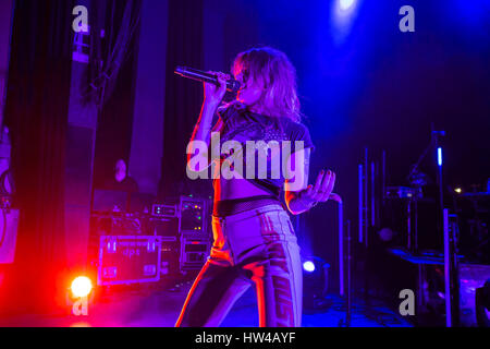 Marzo 17, 2017 - svedese cantante e cantautore, Ebba Tove Elsa Nilsson, meglio conosciuto con il nome di fase Tove Lo, esegue al O2 Shepherds Bush Empire, 2017 Credit: Myles Wright/ZUMA filo/Alamy Live News Foto Stock