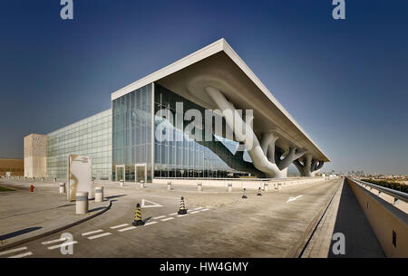 Vista esterna del Qatar National Convention Center a Doha, in Qatar. Foto Stock