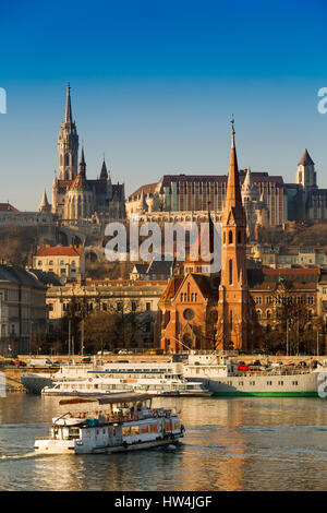 Matyas chiesa Matyas templom e il bastione dei pescatori Halaszbastya, sul lato di Buda del Danubio. Budapest Ungheria, Europa sud-orientale Foto Stock