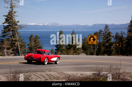 1957 Chevrolet Corvette a Emerald Bay Lake Tahoe CA Foto Stock