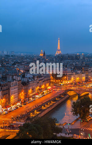 Vista di Parigi dal tetto della cattedrale di Notre Dame Parigi,Francia Foto Stock