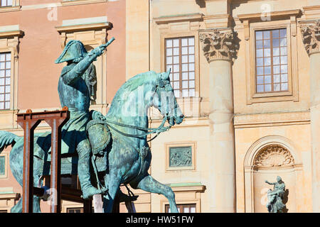 Statua equestre del re Karl XIV Johan da Bengt Erland Fogelberg, di fronte al Palazzo Reale (Kungliga Slottet), Stoccolma, Svezia e Scandinavia Foto Stock