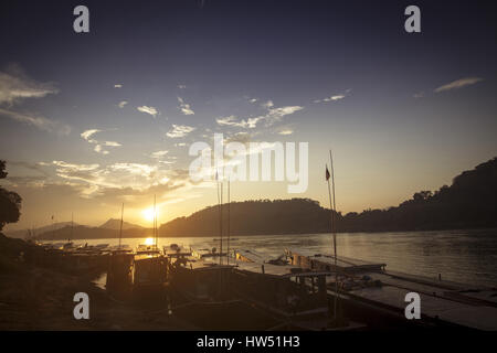 Barche nella foto a Luang Prabang, Laos. Foto Stock