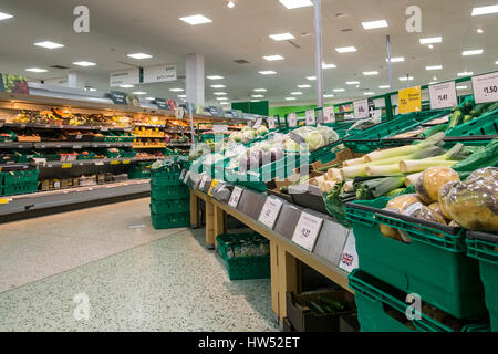 Morrisons supermercato interno verdure alimentare al dettaglio del display Foto Stock