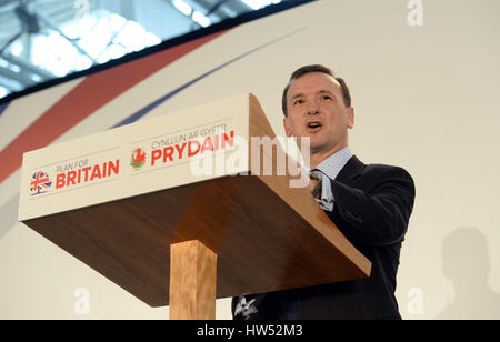 Segretario gallese Alun Cairns parla al conservatore Forum di primavera al SSE Swalec Stadium di Cardiff, Galles. Foto Stock