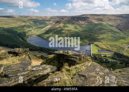 Vista della pietra Colomba serbatoio dall assessore's Hill, Saddleworth, Grande Manchester, Inghilterra. Foto Stock