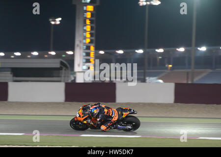 Xii Marzo 2017, circuito di Losail. Il Qatar Bradley Smith che corre per la KTM durante la giornata finale del Qatar MotoGP test invernali a Losail International C Foto Stock