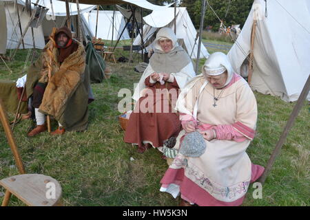 Battaglia di Hastings rievocazione evento nella motivazione della Abbazia di Battle Foto Stock