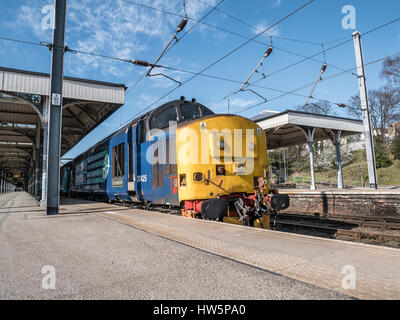 Dirigere i servizi ferroviari classe 37 37425 "cemento Bob su Norwich a Lowestoft service Marzo 2017. Foto Stock