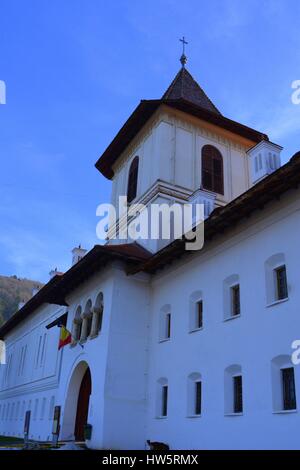 Monastero Sambata è un monastero ortodosso in Brașov County, nella regione della Transilvania in Romania. Dedicata alla Dormizione della Madre di Dio. Foto Stock