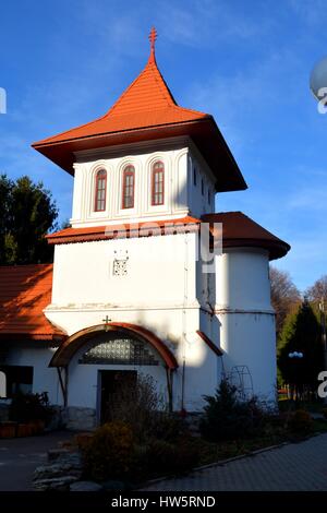 Monastero Sambata è un monastero ortodosso in Brașov County, nella regione della Transilvania in Romania. Dedicata alla Dormizione della Madre di Dio. Foto Stock