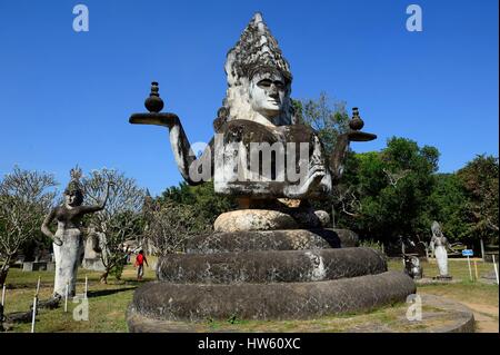 Laos, provincia di Vientiane, Xieng Khuan, Buddha Park, giacente buddha park dal 1958, hindou e scultura buddista Foto Stock