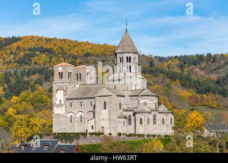 Francia, Puy de Dome, Saint Nectaire, romana chiesa del XII secolo Foto Stock