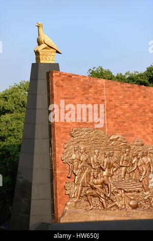 Zimbabwe Harare, terreno di sepoltura e monumento nazionale per commemorare il Fronte patriottico i guerriglieri hanno ucciso durante il rhodesiano guerra di Bush, la pietra scolpito di uccello dello Zimbabwe sulla parte superiore Foto Stock
