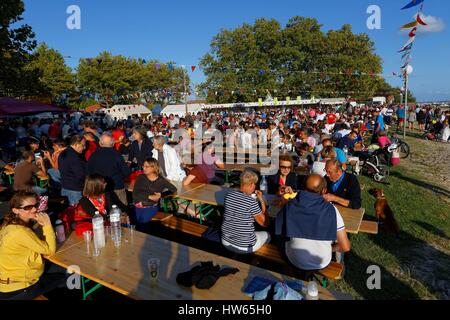 Francia, Gironde, Bassin d'Arcachon, Ares, Oyster festival Foto Stock