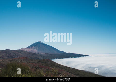 Vertice di montagna e cielo chiaro paesaggio, Tenerife Foto Stock