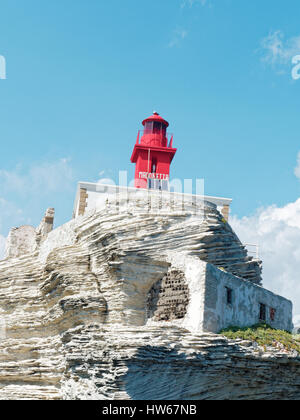 Faro su una scogliera, Bonifacio, Corsica, Francia Foto Stock