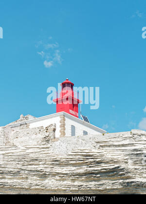 Faro su una scogliera, Bonifacio, Corsica, Francia Foto Stock