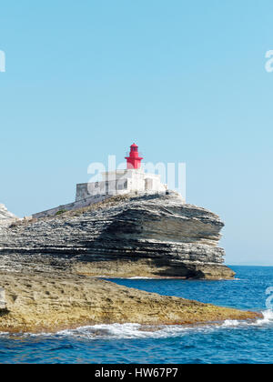 Faro su una scogliera, Bonifacio, Corsica, Francia Foto Stock