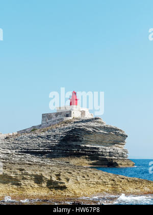 Faro su una scogliera, Bonifacio, Corsica, Francia Foto Stock