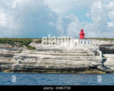 Faro su una scogliera, Bonifacio, Corsica, Francia Foto Stock