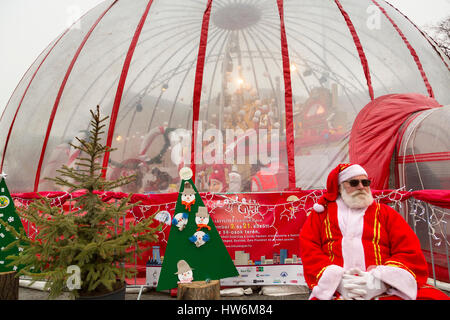 Santa Claus. Mercato di Natale. Budapest Ungheria, Europa sud-orientale Foto Stock