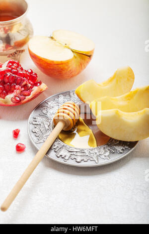 Mele, melograno e miele per Rosh Hashanah Foto Stock