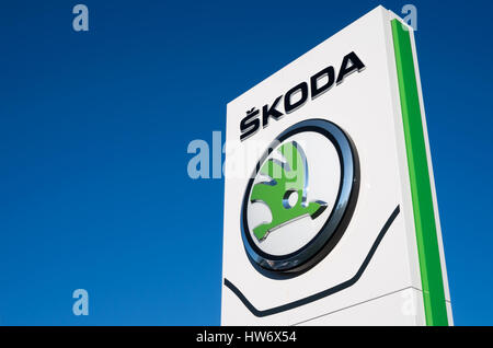 Concessionaria Skoda segno davanti dello showroom Foto Stock