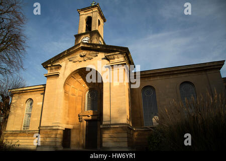 La Chiesa della Santa Trinità nel quartiere Hotwells di Bristol, Inghilterra. La Chiesa anglicana del luogo di culto è stato progettato da Charles Robert Cockerell. Foto Stock