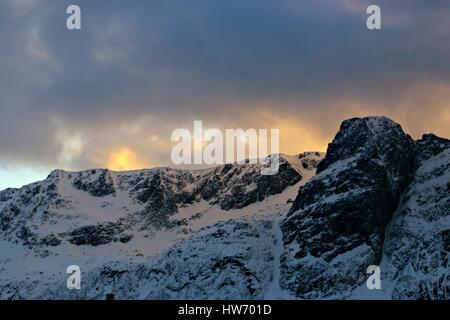 Tramonto sulle montagne Foto Stock