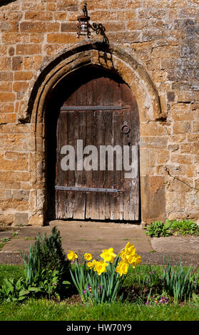 La porta sud, Chiesa di S. Giovanni Battista, Hornton, Oxfordshire, England, Regno Unito Foto Stock