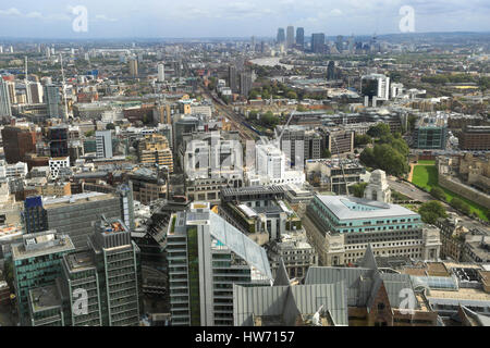 Vista sui tetti di Londra dall'edificio Walkie-Talkie, 20 Fenchurch Street, London City, England, Regno Unito Foto Stock