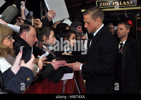 I Cast Members frequentare la premiere per 'la città perduta di Z' alla 67th International Festival del Cinema di Berlino (Berlinale) allo Zoo Palast Dove: Berlino, Germania Quando: 14 Feb 2017 Credit: IPA/WENN.com * * disponibile solo per la pubblicazione in UK, USA, Germania, Austria, Svizzera** Foto Stock