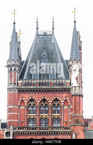 Stazione ferroviaria internazionale di St Pancras rail station, a Londra. Foto Stock