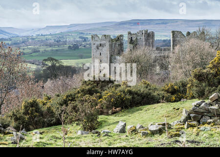 Bolton Castle, castello Bolton, Wensleydale con una vista fino Bishopdale. Questo castello del XIV secolo nel Yorkshire Dales una volta alloggiata la Regina Maria di Scozia Foto Stock