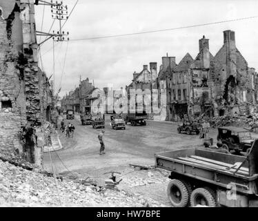 La Normandia, Francia, giugno 1944. Villaggi e città in rovine dopo i bombardamenti e combattimenti, la II Guerra Mondiale Foto Stock