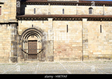 Facciata laterale della cattedrale di Braga Foto Stock