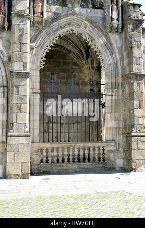 Particolare del sagrato della cattedrale di Braga Foto Stock