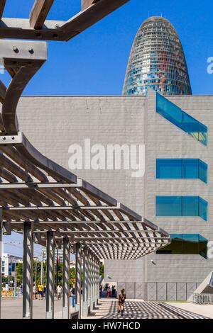 Spagna Catalogna Barcellona Poblenou Plaça de les Glories Catalanes il Design Museum (Museu del Disseny) progettato dalla ditta Foto Stock